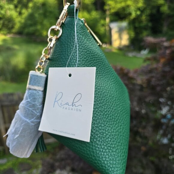 UNIQUE! Riah Fashion Pyramid Shape Tassel Wristlet Leather Bag - Leather Purse - Picture 3 of 5